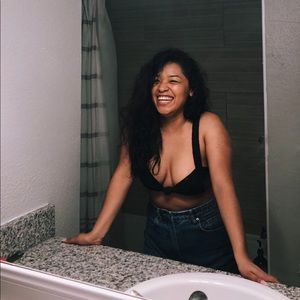 Meet your Posher, Leslie